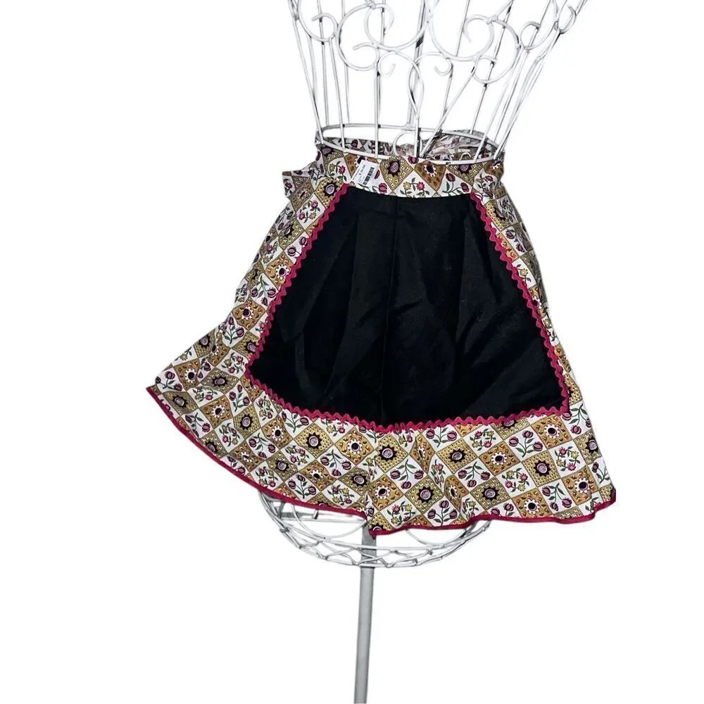 NEW WITH TAGS Womens Half VINTAGE Apron Handmade in an Alluring Retro Style Pock